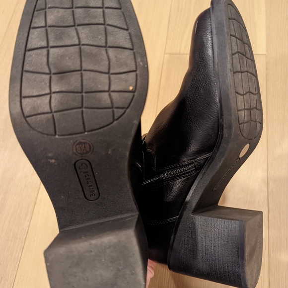 Women's Black Ankle Boots - Picture 4 of 11